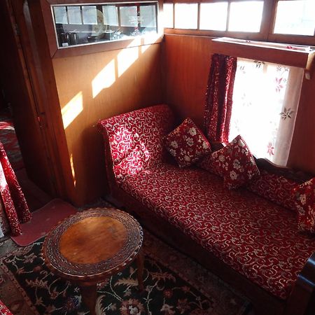 Houseboat Moon Of Kashmir Ξενοδοχείο Σριναγκάρ Δωμάτιο φωτογραφία