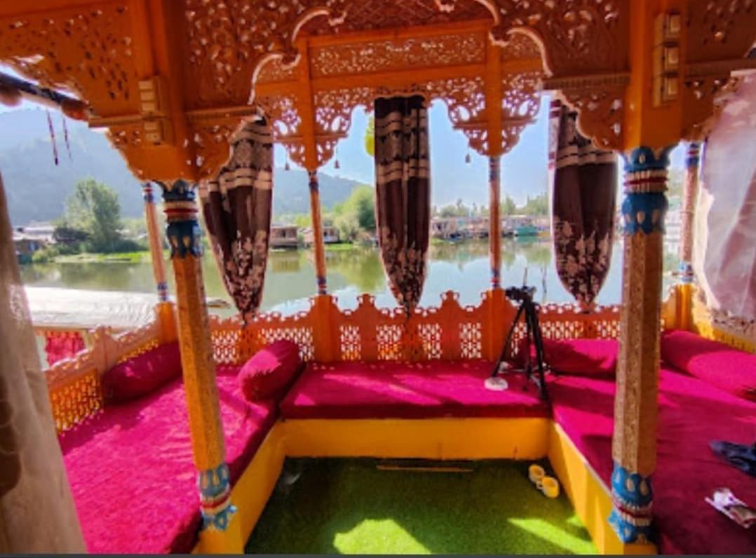 Houseboat Moon Of Kashmir Ξενοδοχείο Σριναγκάρ Εξωτερικό φωτογραφία