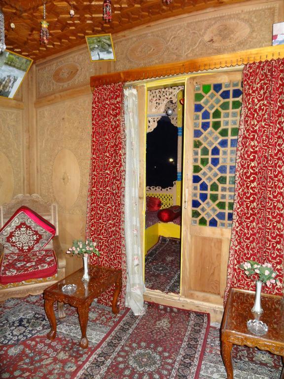 Houseboat Moon Of Kashmir Ξενοδοχείο Σριναγκάρ Εξωτερικό φωτογραφία