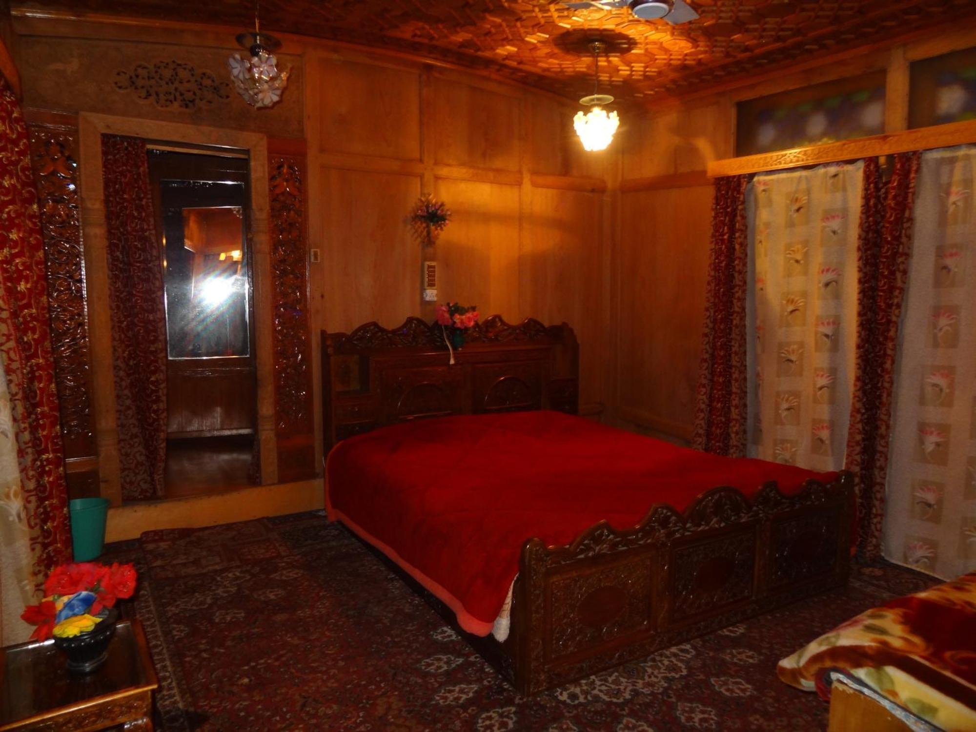 Houseboat Moon Of Kashmir Ξενοδοχείο Σριναγκάρ Δωμάτιο φωτογραφία