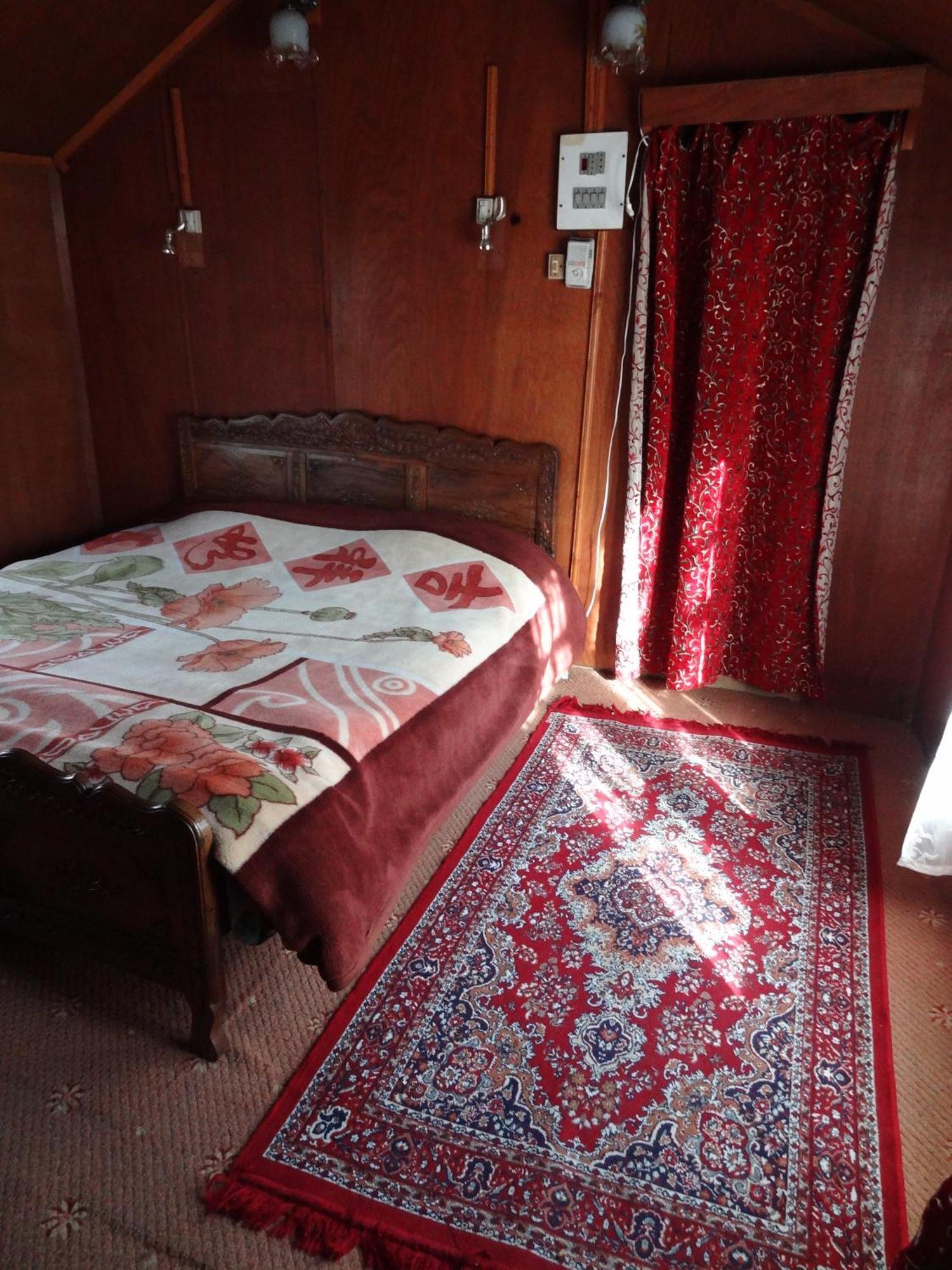 Houseboat Moon Of Kashmir Ξενοδοχείο Σριναγκάρ Δωμάτιο φωτογραφία