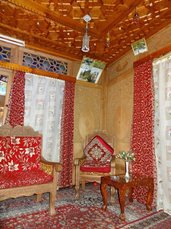 Houseboat Moon Of Kashmir Ξενοδοχείο Σριναγκάρ Δωμάτιο φωτογραφία