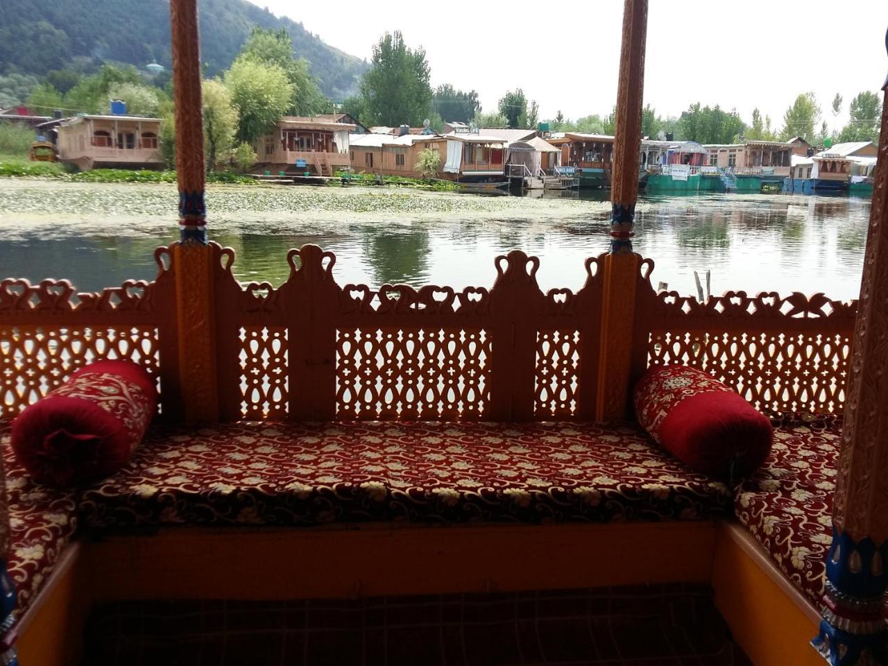 Houseboat Moon Of Kashmir Ξενοδοχείο Σριναγκάρ Εξωτερικό φωτογραφία